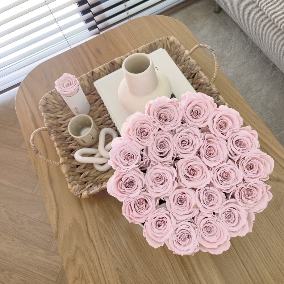 flower box różowe róże wieczne